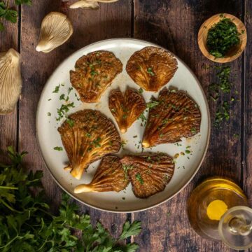 easy air fryer mushrooms featured.