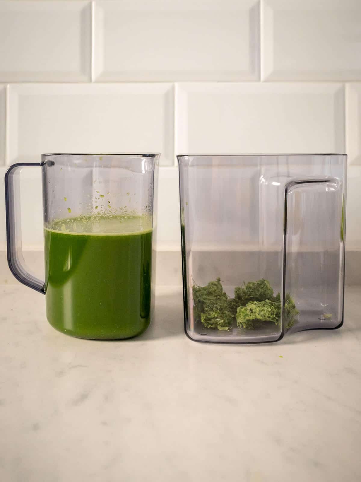 jar of apple and spinach green juice next to pulp jar.
