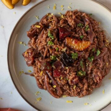 red wine risotto plated hero.