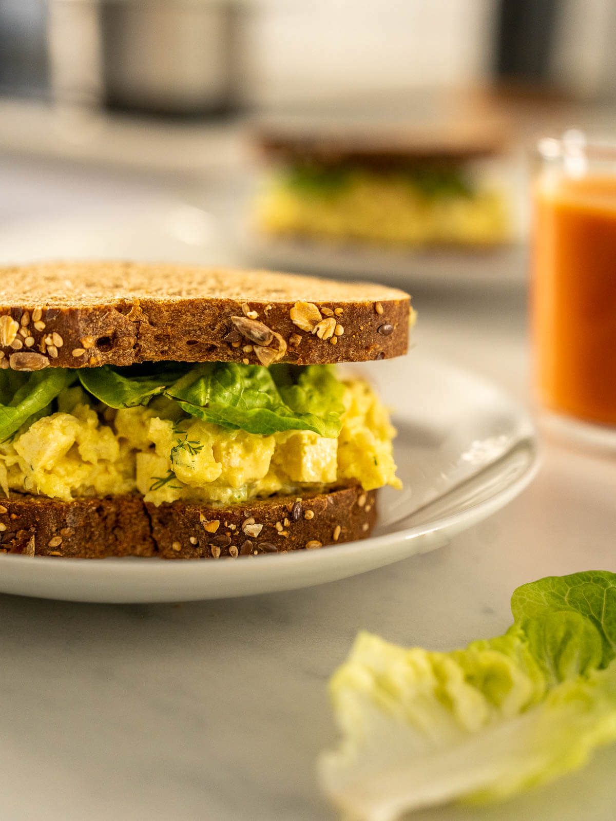 vegan egg salad between two bread slices.