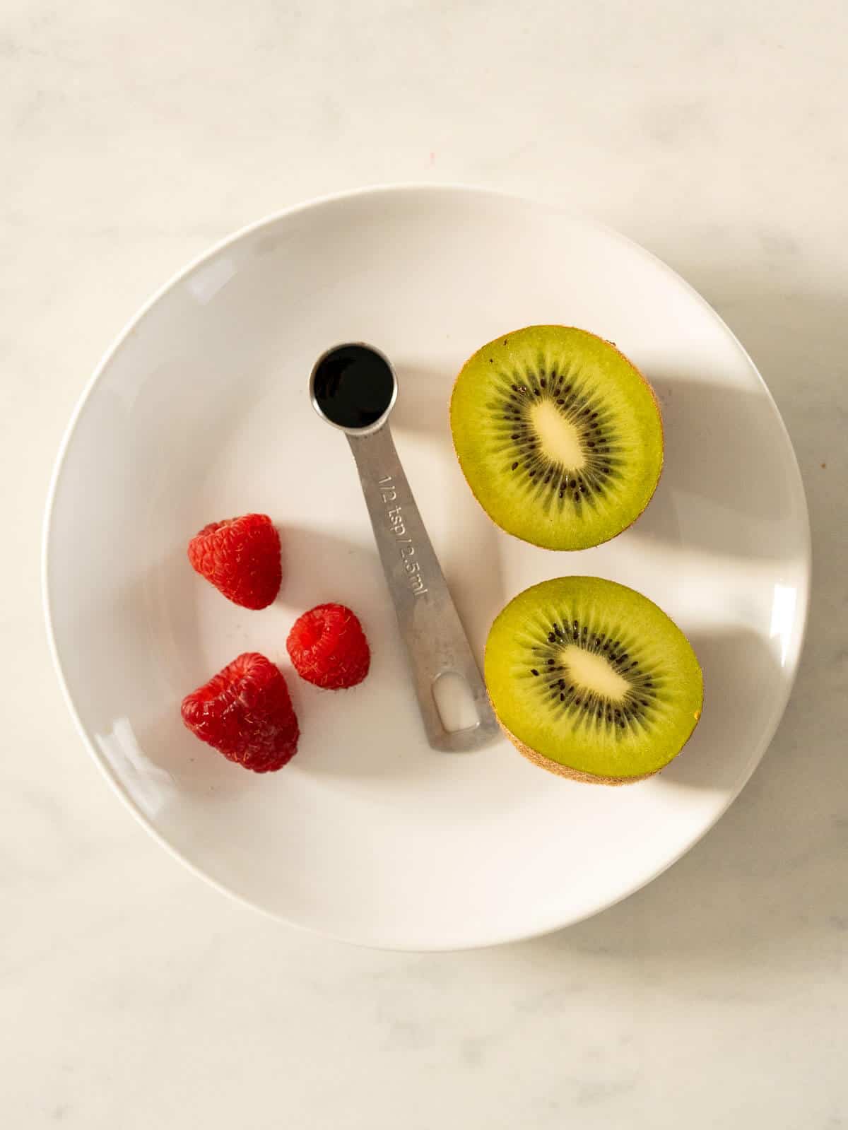 optional ingredients for the oat milk chia pudding: red frui, vanilla extract and kiwi fruit.