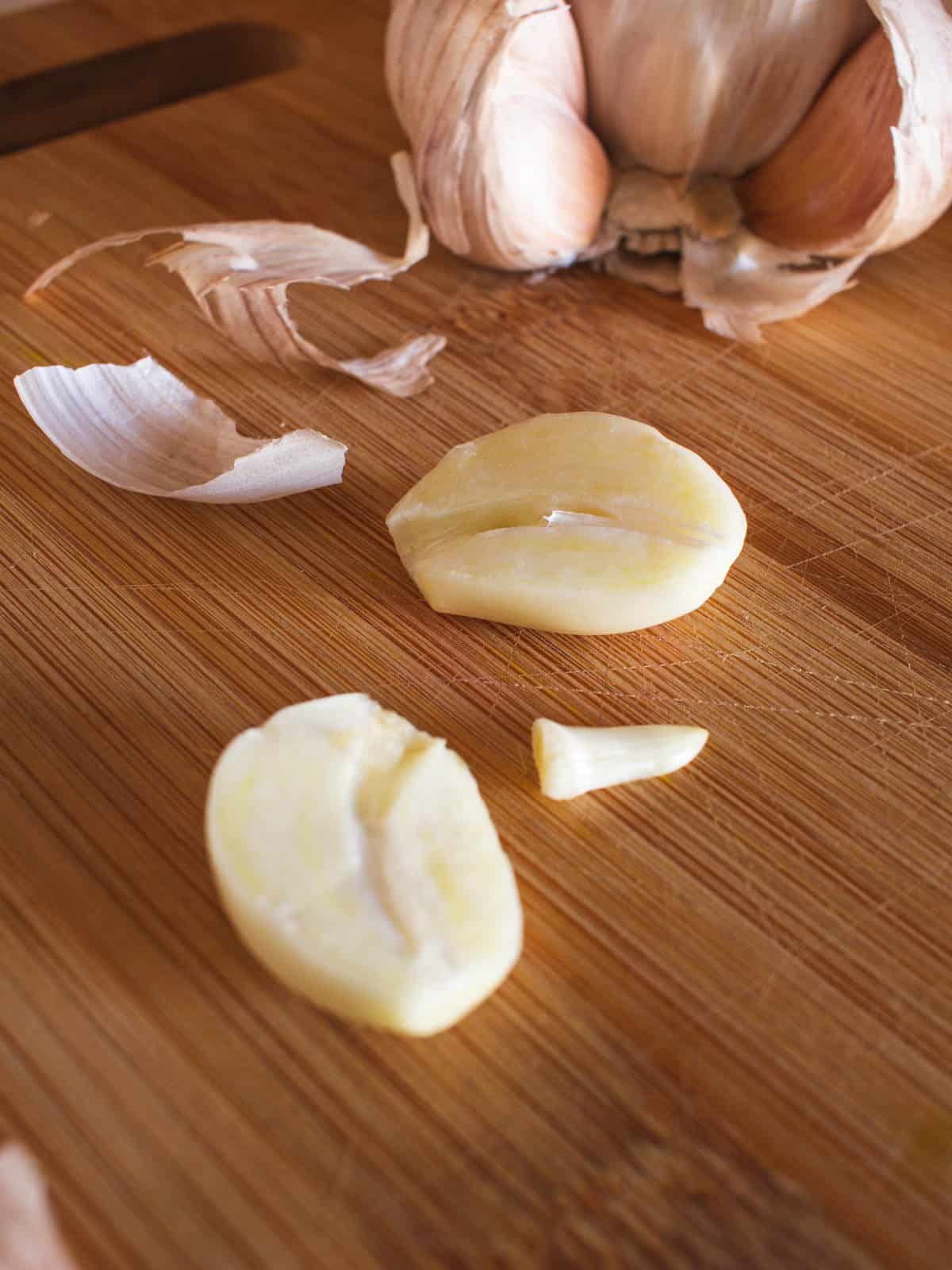 remove garlic´s inner germ.