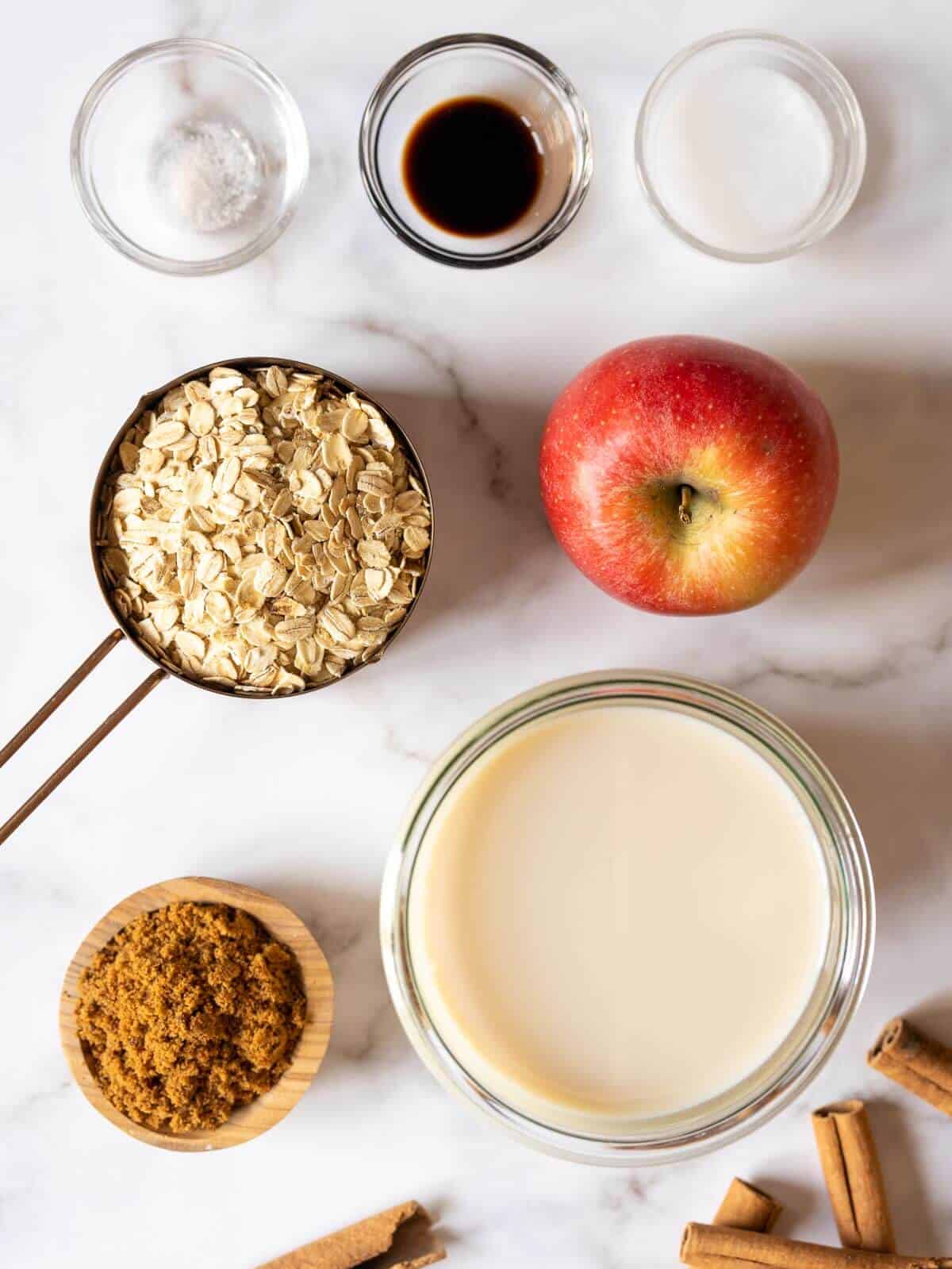 Brown sugar cinnamon oatmeal ingredients.