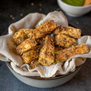 crispy mediterranean tofu air fryr recipe fatured.