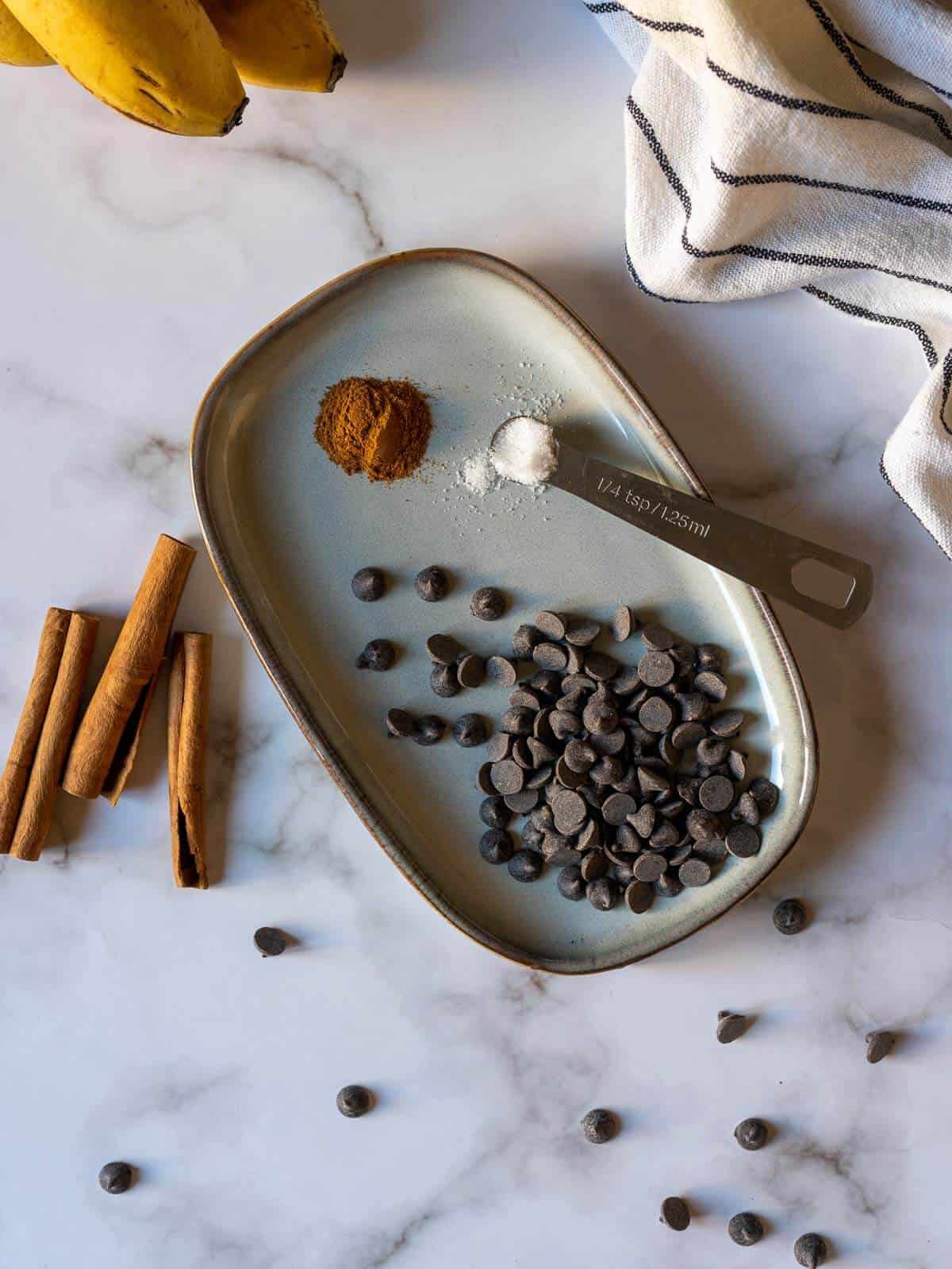 optional ingredients for chocolate peanut butter oatmeal bars.