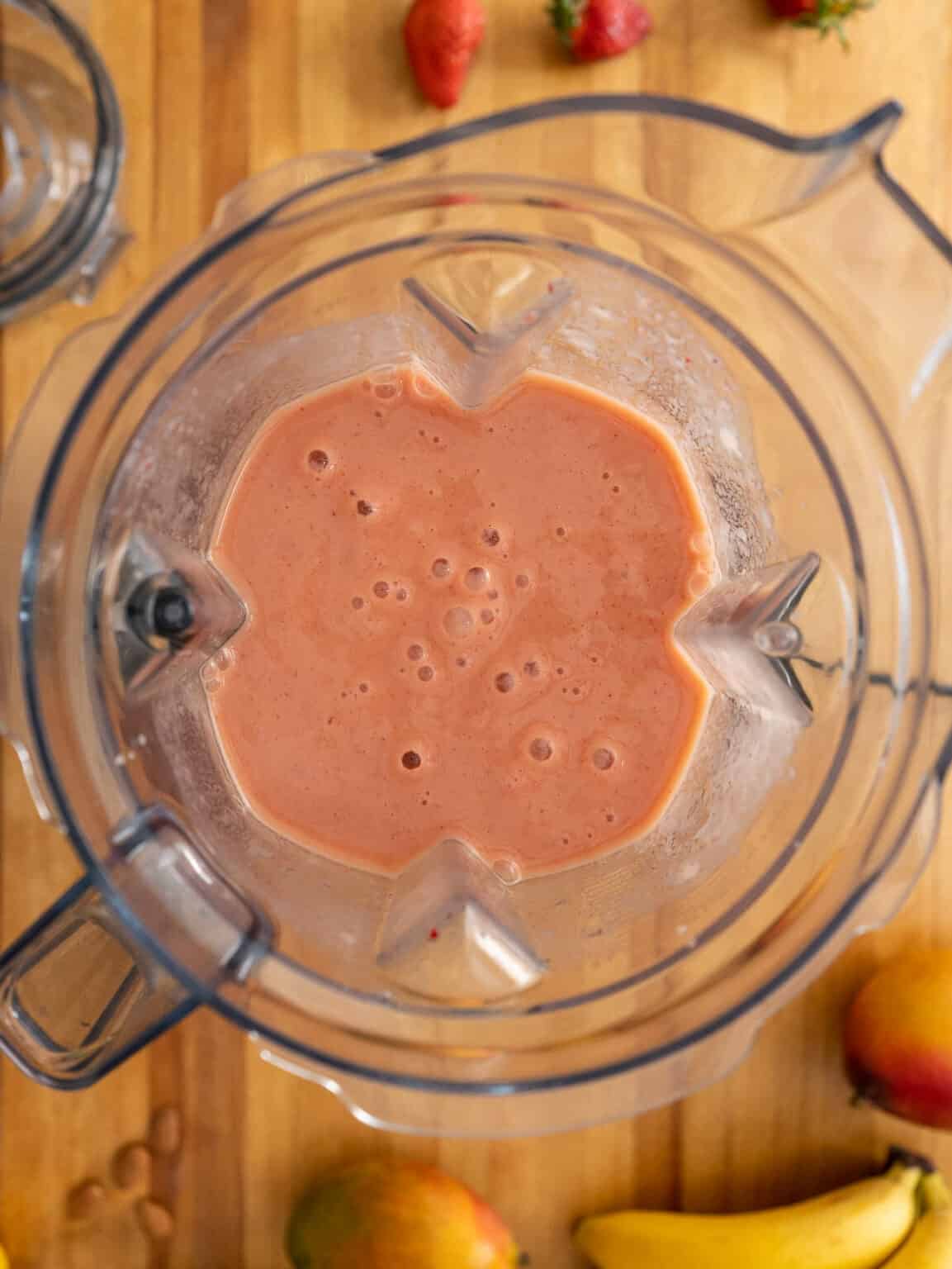 Easy Strawberry Banana Mango Smoothie (no yogurt)