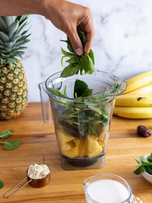 Healthy Green Pineapple Banana Spinach Smoothie
