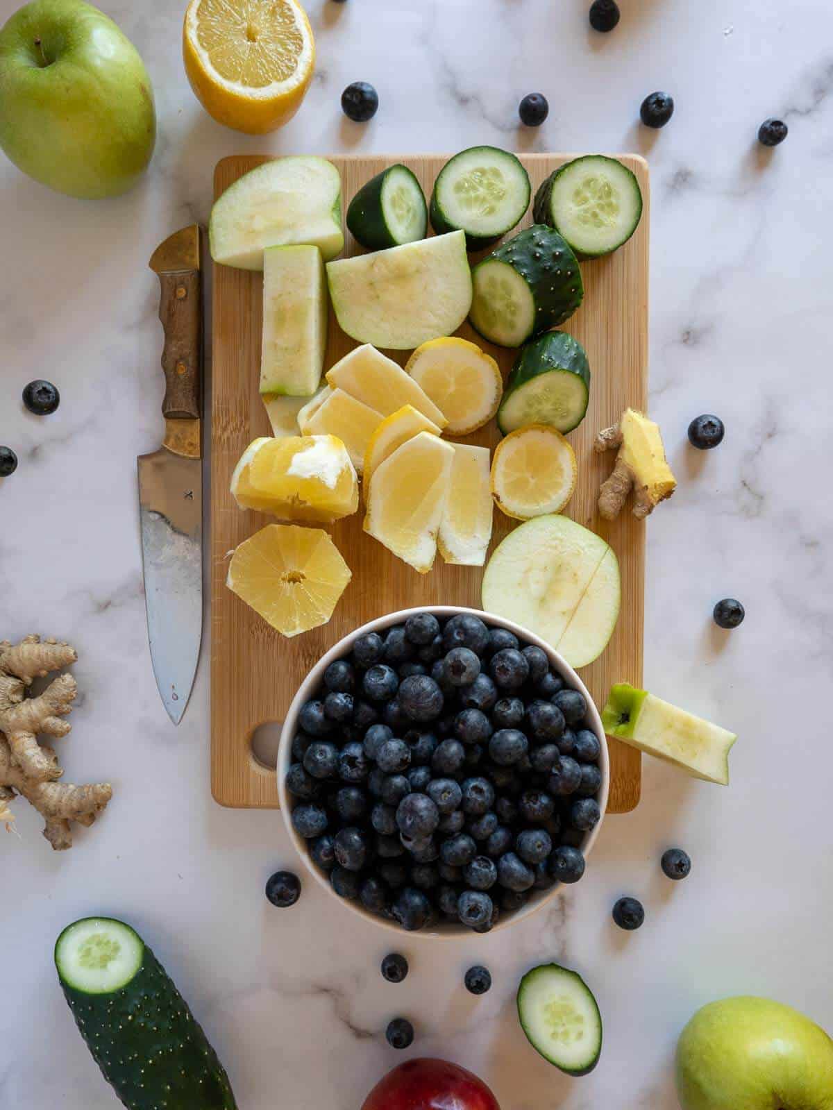 wooden table with all the blueberry juicer ingredients ready to be juiced.