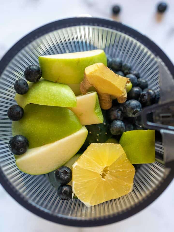 can you put blueberries in a juicer food image