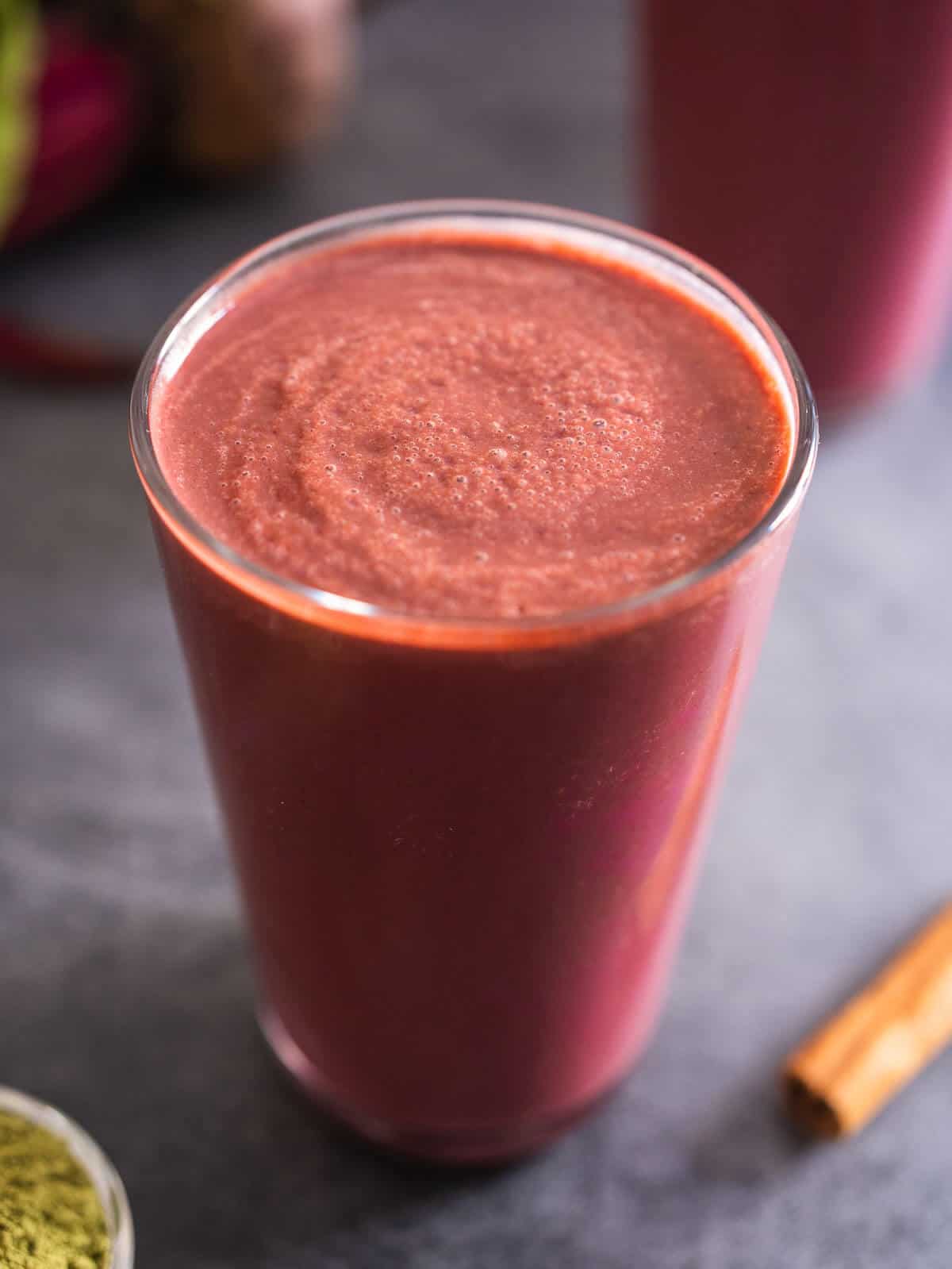 glass of pre-workout smoothie for muscle gain and weight loss.