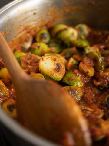 fold the Brussels sprouts with the tomato sauce delicately.