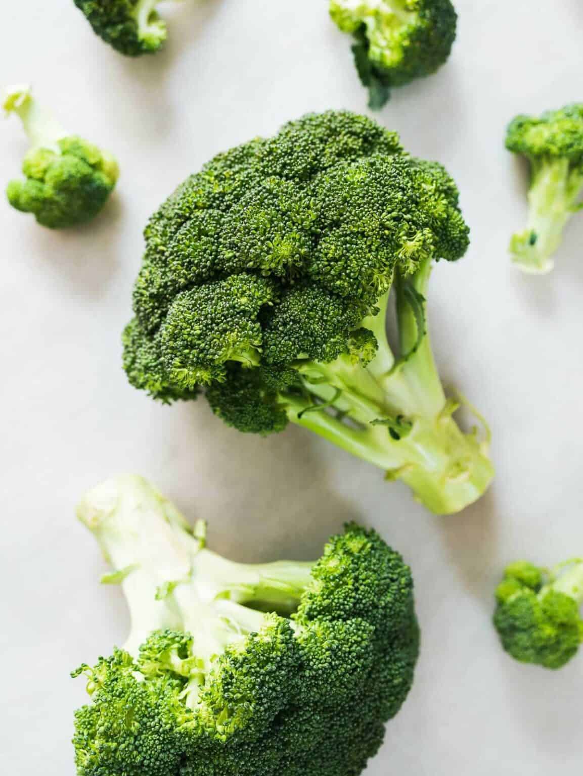 11 Benefits Of Broccoli Juice + Juicer Recipe