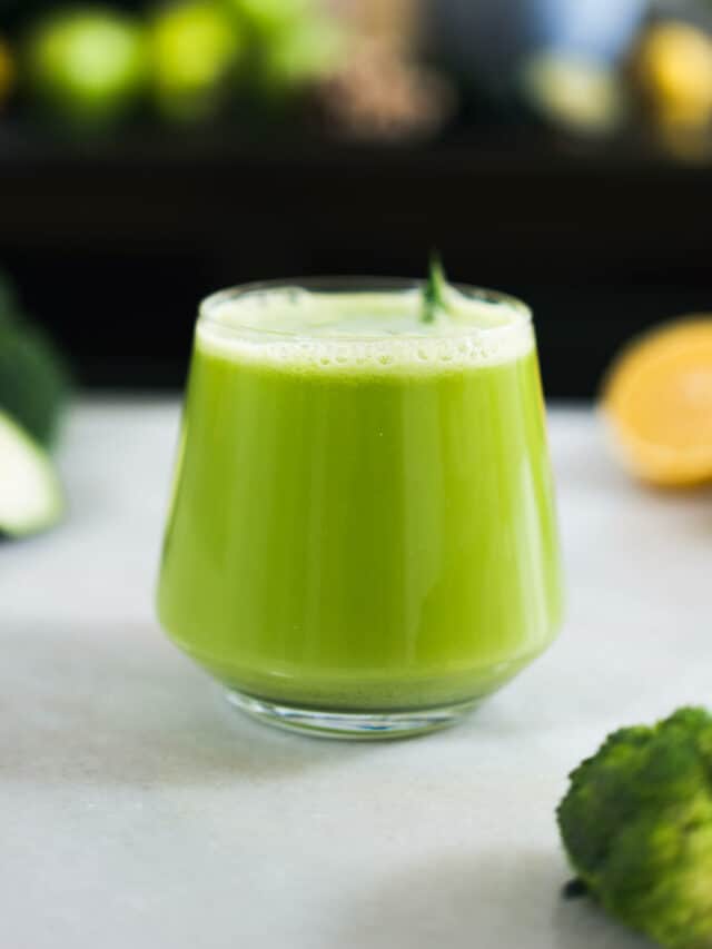 11 Benefits of Broccoli Juice + Juicer Recipe