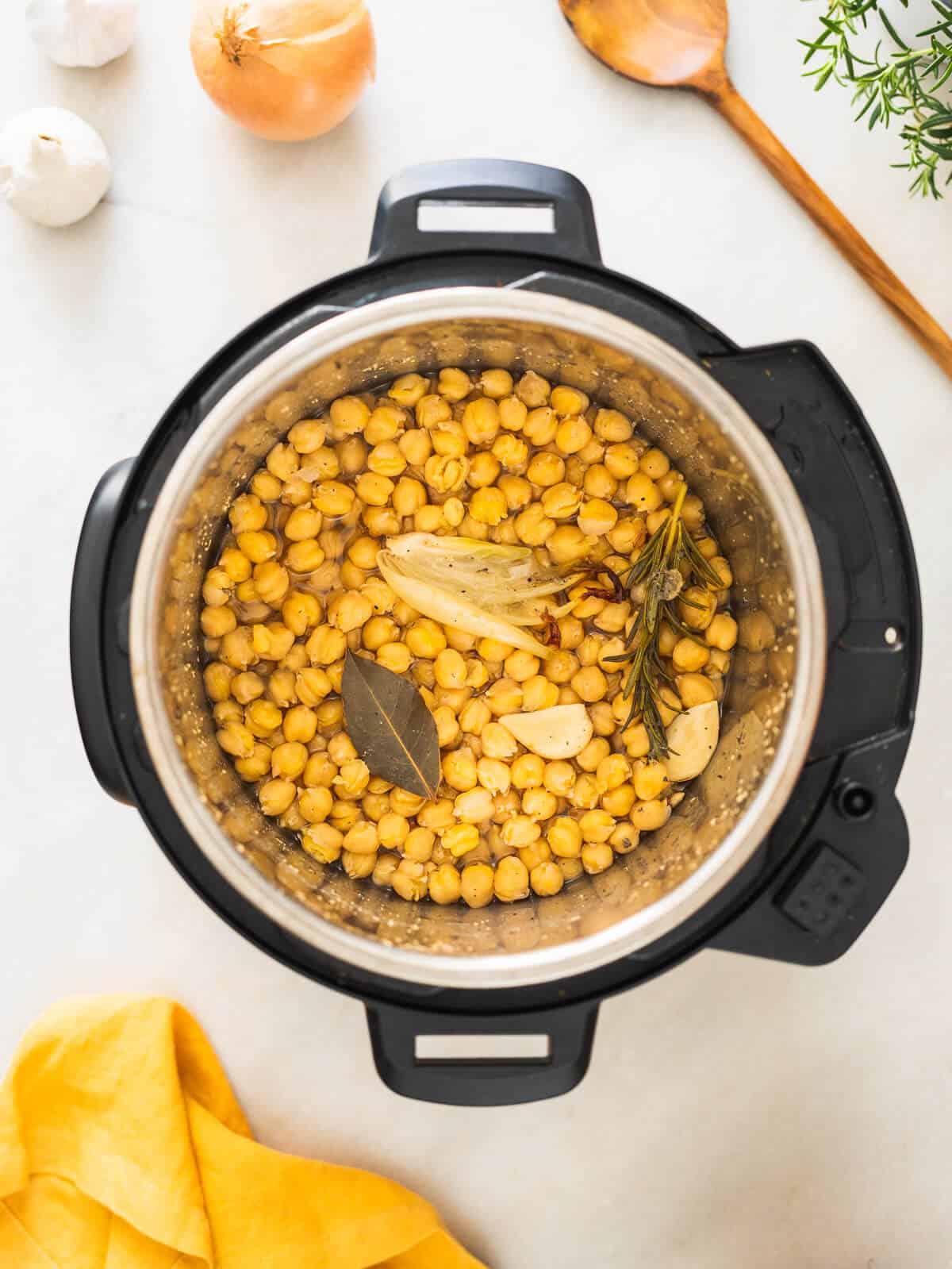 cooked chickpeas on the instant pot.