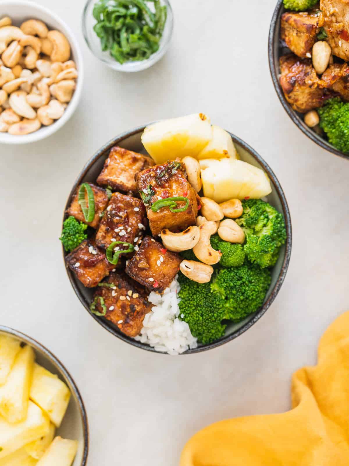 tofu teriyaki bowl served with all the garnishing options.