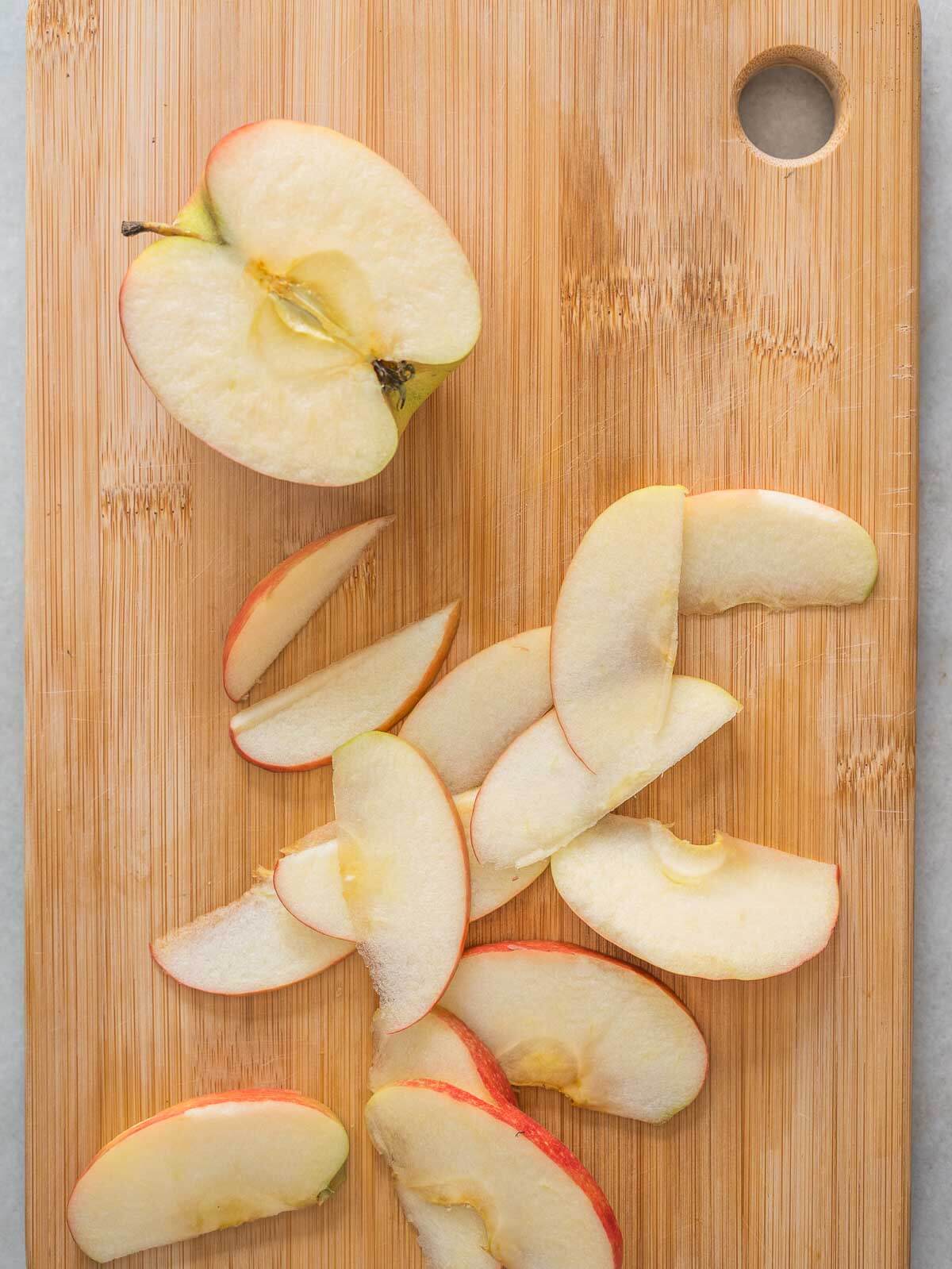 sliced red apples.