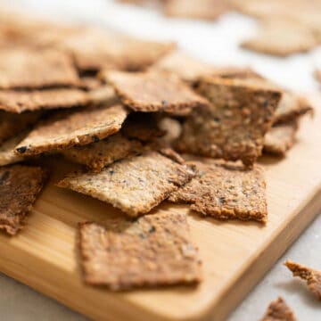 gluten-free crackers featured.