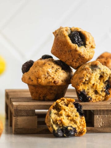 blueberry mini muffins featured.