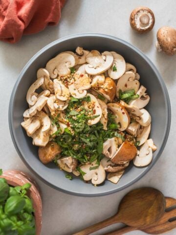 add sliced mushrooms into the bowl with the marinade.