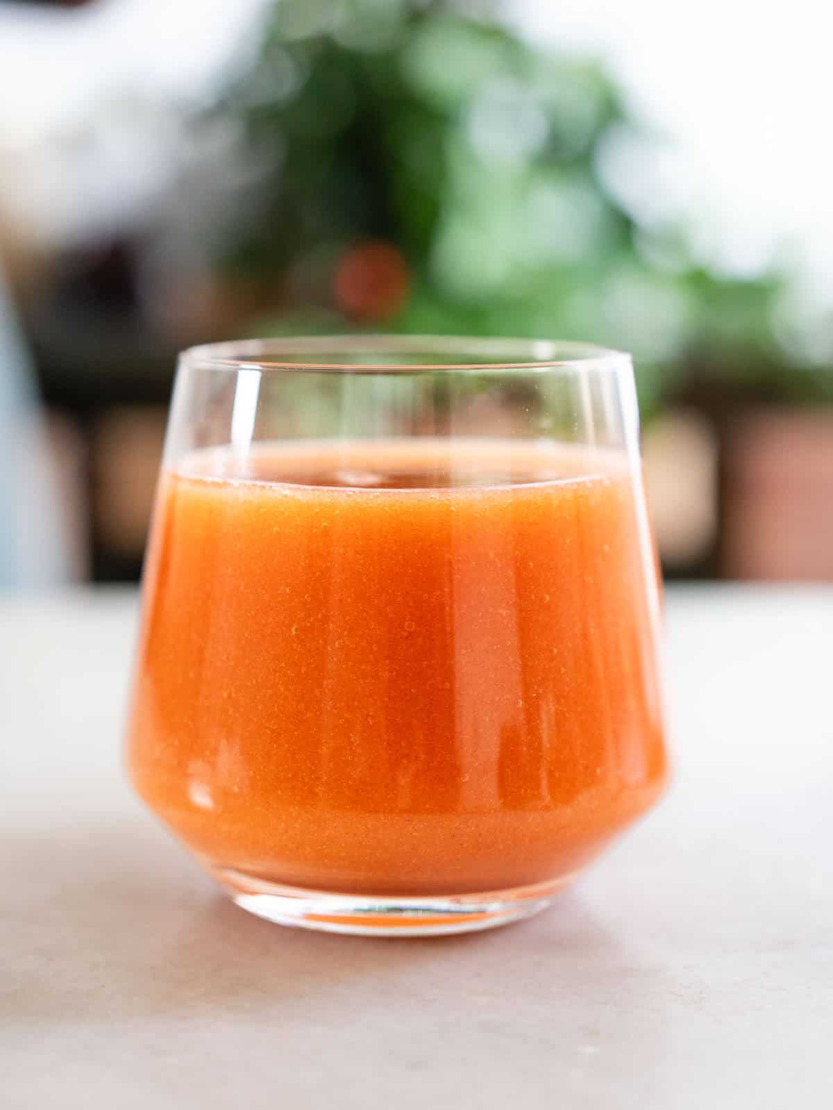 plum juice, juicer method.