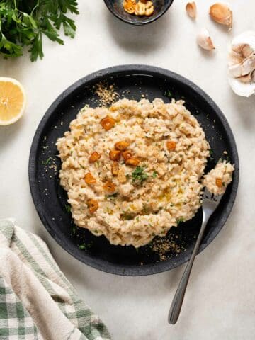 Easy Garlic Risotto (Creamy, Herby, and Zesty)