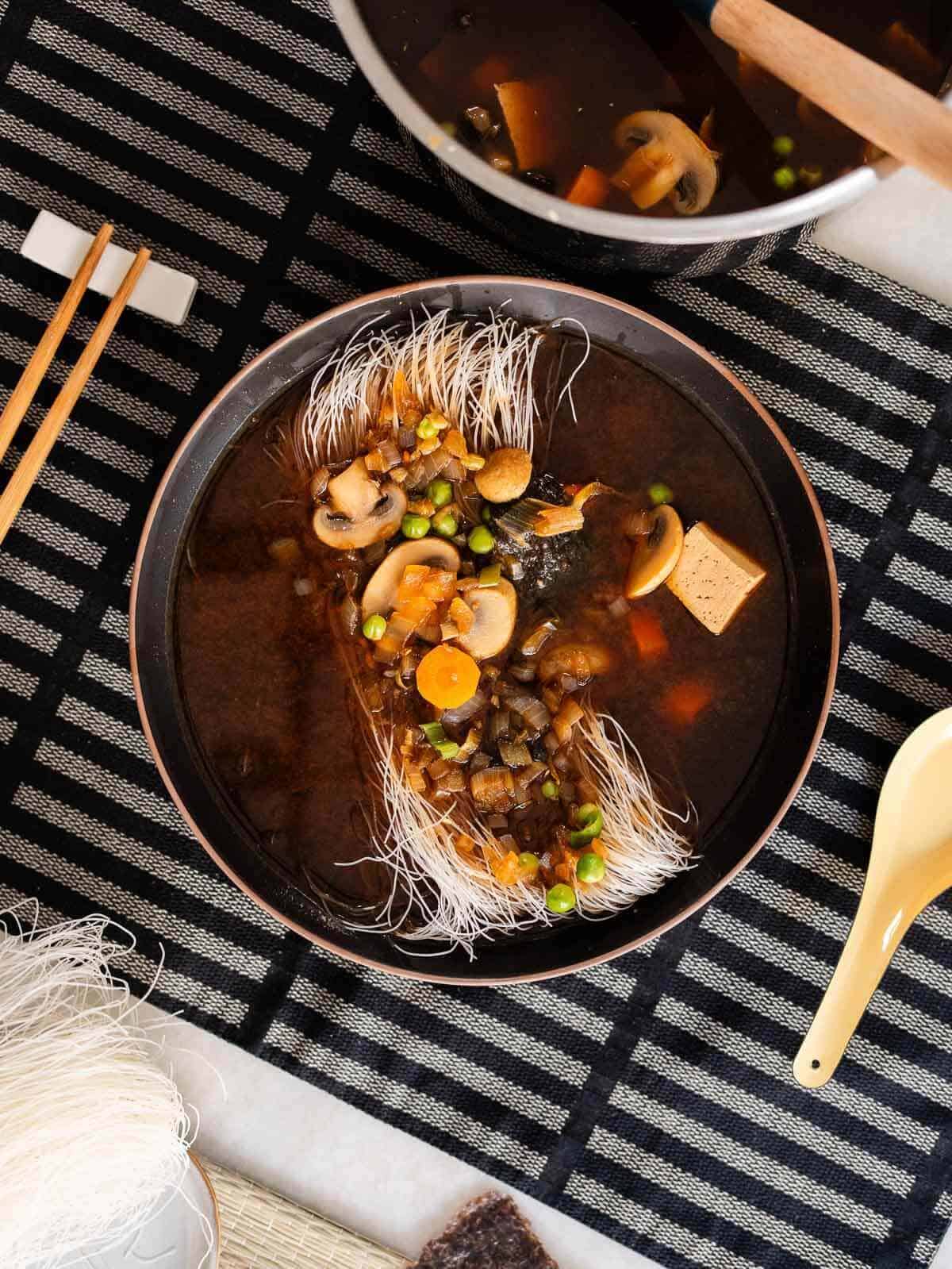 put rice doodles in a bowl and pour the mushroom miso soup on top. Wait 4 minutes.