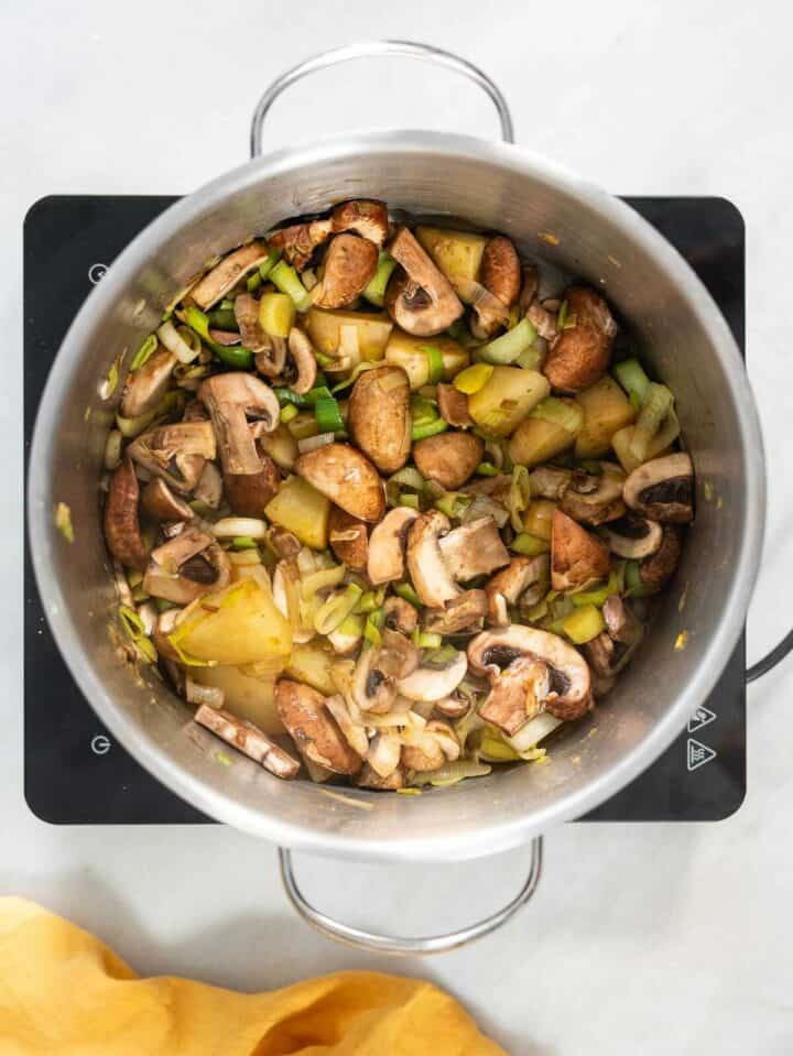 Mushroom Soup without Cream (One-Pot)