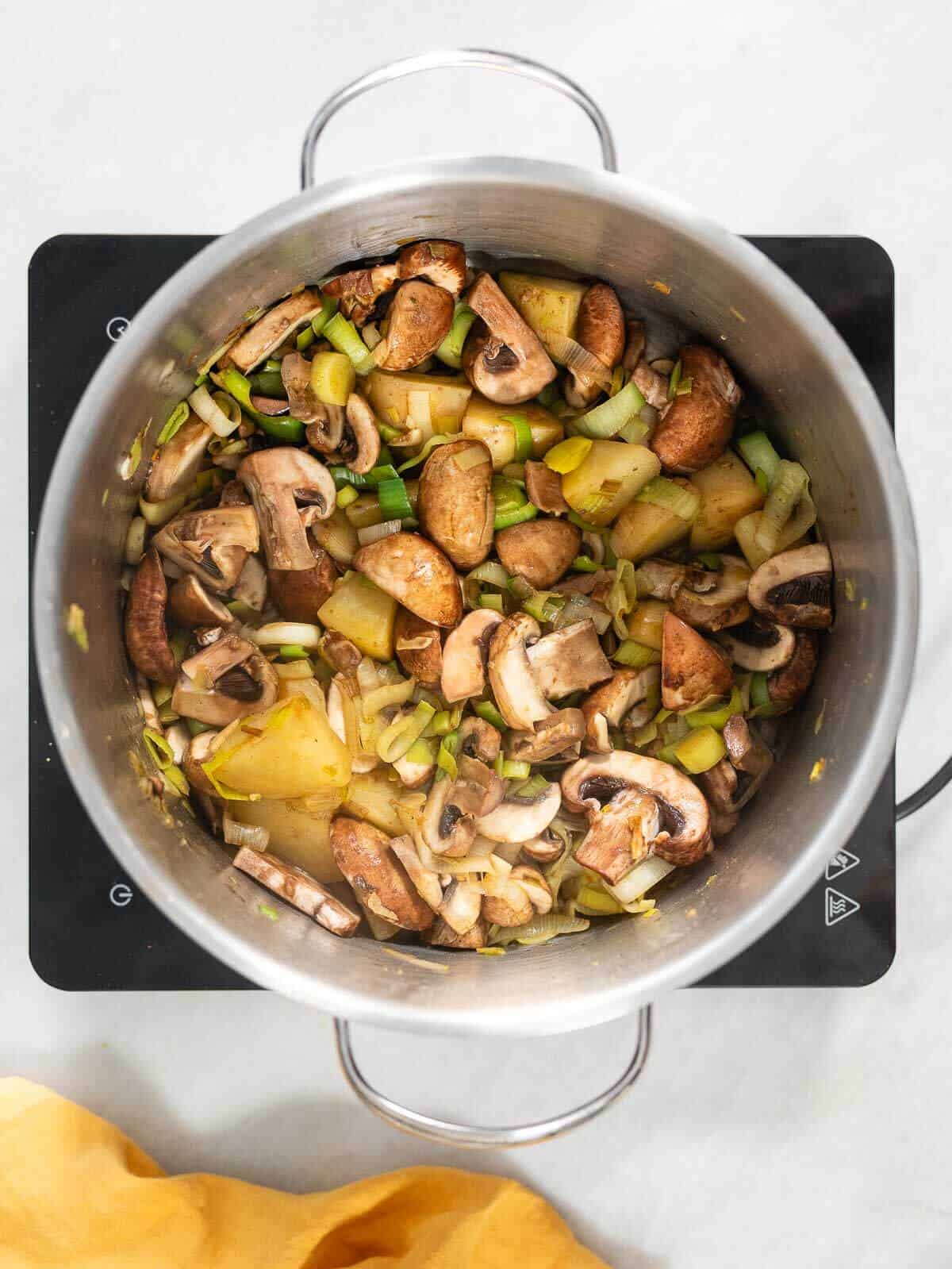 Mushroom Soup without Cream (One-Pot)