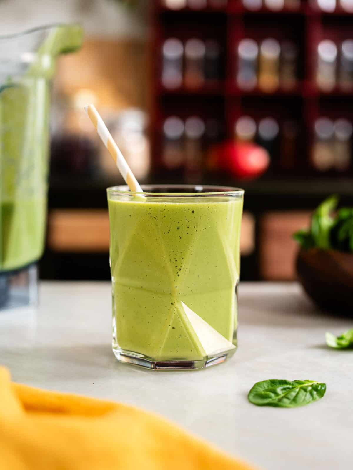 spinach mango smoothie in a glass.